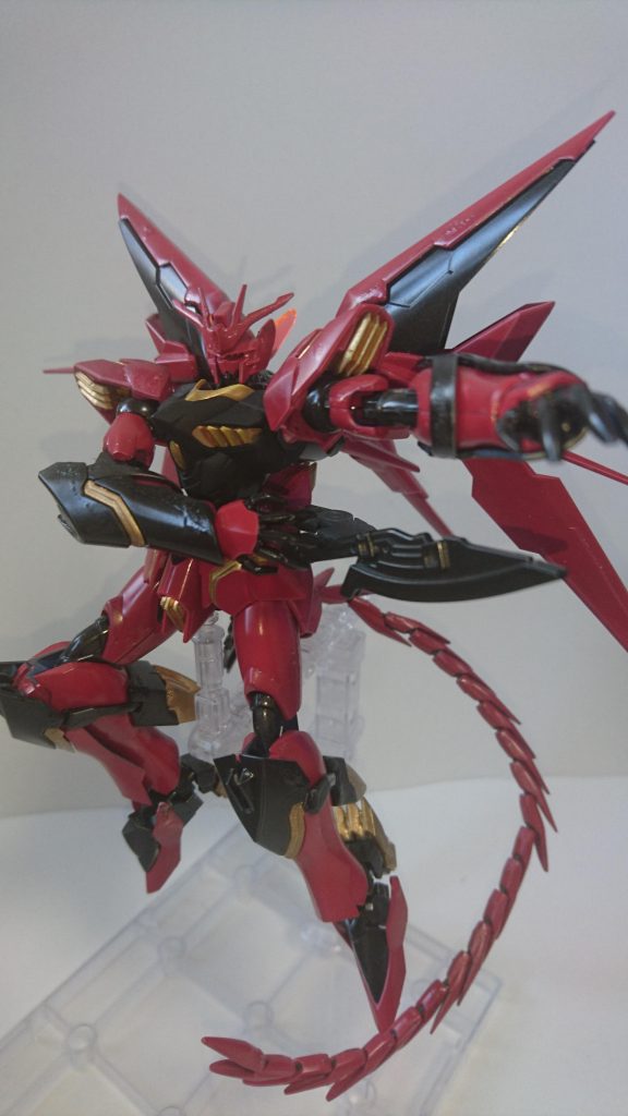 ビームソードアックス
シナンジュの物そのままですが腰のソードホルダーから抜刀するギミックを追加。
この辺はタルタロスの時同様にバエルを意識しています。