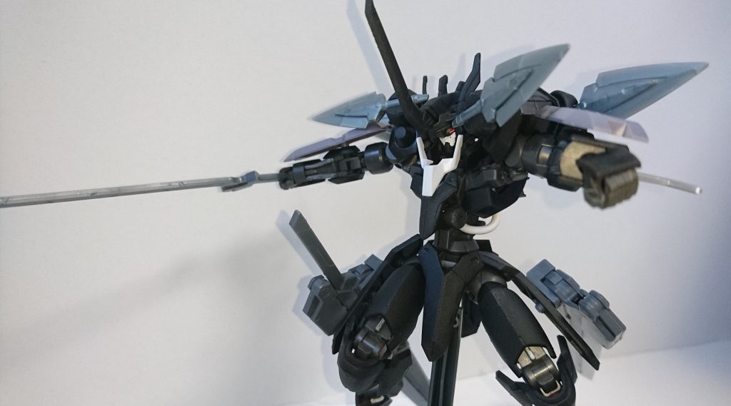 日本刀を扱う機体っていいですよね。
マブラヴの戦術機が好きなので鉄血世界は実弾・実体剣が活きてくる感じが好きです。