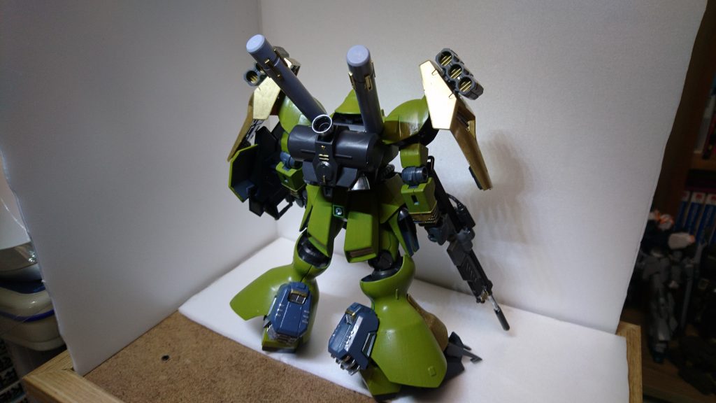 バックショット
太ももにビルダーズパーツのホバーユニットを増加スラスターとして取り付けました