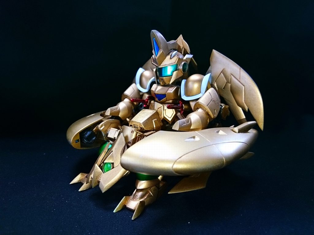 装甲機アルヴァトーレ。黄金卿を乗せて移動することができる。