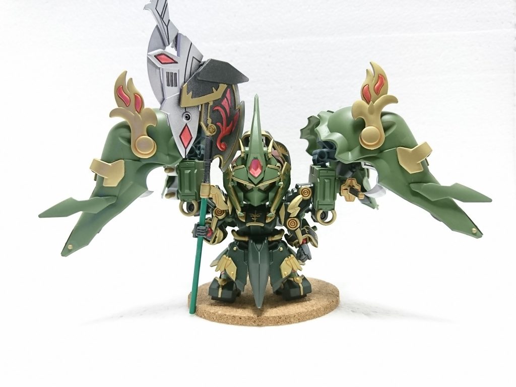 武者軍団の女将軍で姫の教育係の設定で制作。LGBB紅武者アメイジングにBBクシャトリヤとジャンクパーツを合わせて制作しました。