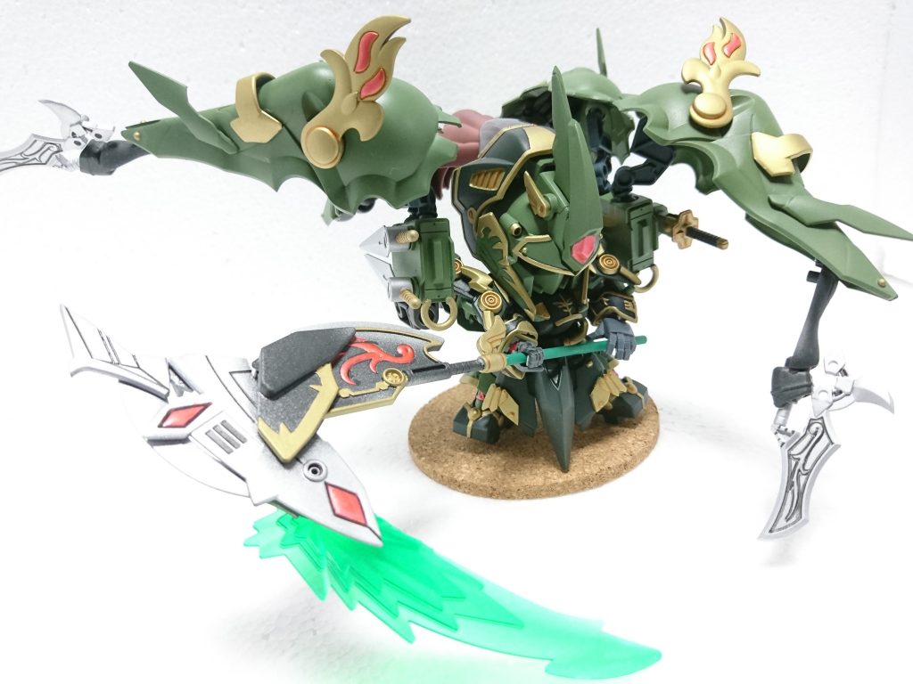 武器の大鎌は変形させて大斧に！