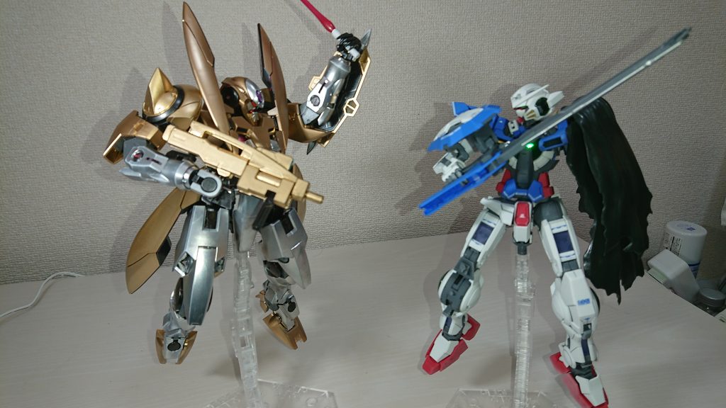 以前組んだエクシアと
この色だとエクシアがどんな状態からでもやられそうだ。