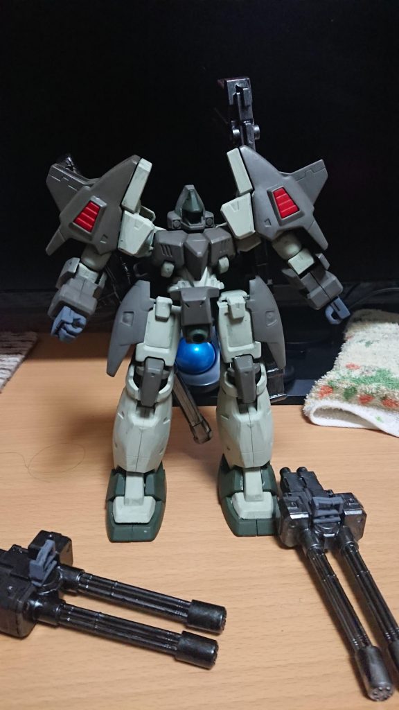 今月に入り、塗装修正をした様子。
だいぶ印象が変わりましたが、ここからスミイレ+汚れを着けて完成させました。