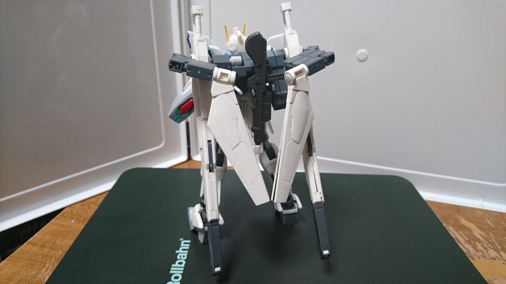 ぐるりと全体像。
使用したキットは
・HGBF ルナゲイザーガンダム
・HGBF ガンダムX魔王
・HGBD ジェガンブラストマスター
・HGBC ポータントフライヤー(ジョイントのみ)
です。それぞれ
・頭部、両腕、腰部、両脚、武装
・胴体、両肩、バックパック、アーム
・ツインサテライトキャノン、アーム
・ジョイント
に使用しております。