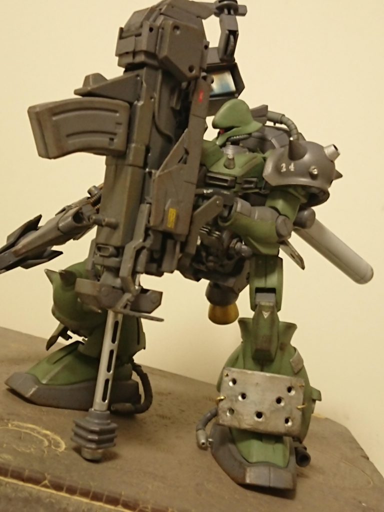 複合型火器 ヘビィキャノン
大火力のキャノン砲とミサイルランチャーの機能を併せ持つ複合火器。