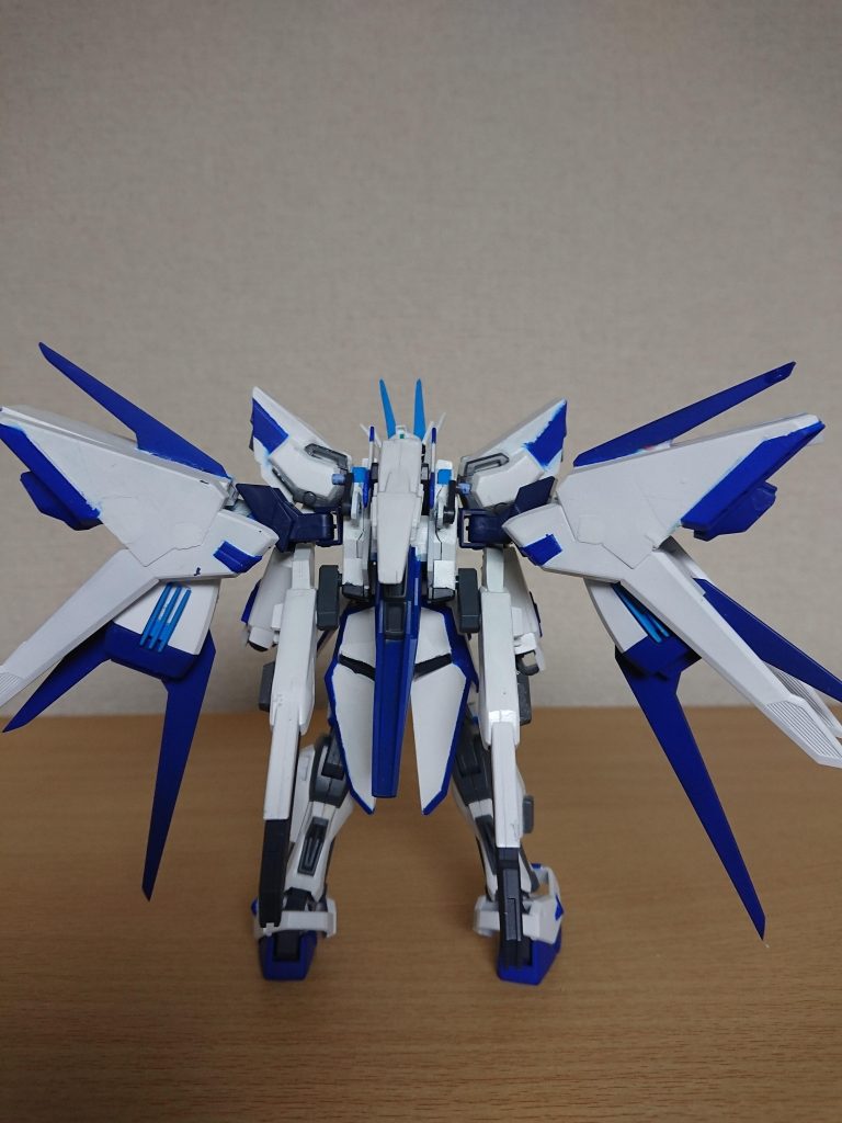 後ろ、エール・ソード・ランチャーストライカーを纏めあげた3G（トリロジー）ストライカー
両サイドの大型ウィングユニットはブルデュエルのをベースにエールユニットをサンドしている
一見高機動の機体に見えるが実はトータルの機動力はそこまで高くない