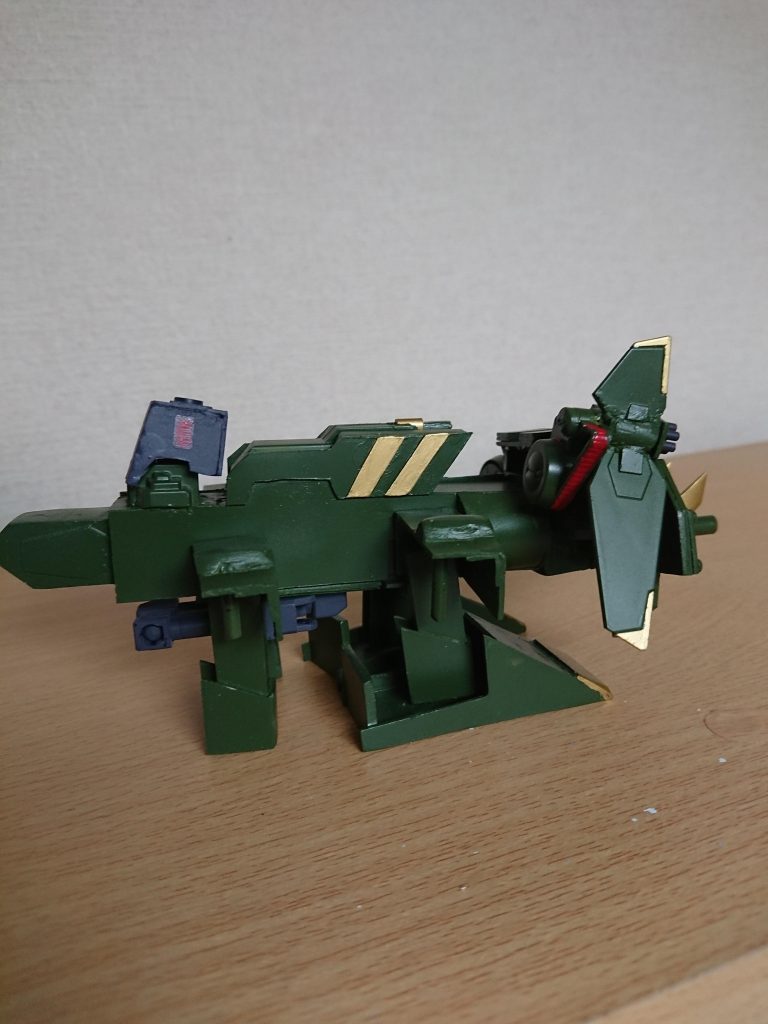 横から
作っておいて言うのも何だけれどもデカい