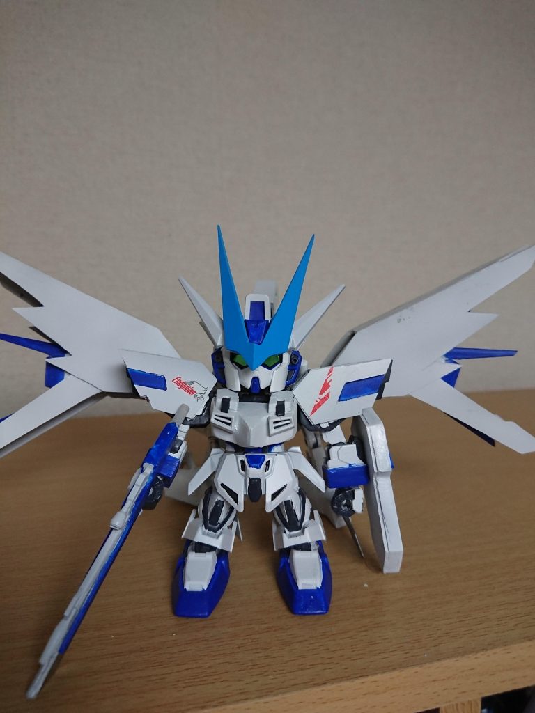 SDALSとエルエグルが合体!
ALSエグル!
胸部、肩にアーマー追加した高機動の機体に!