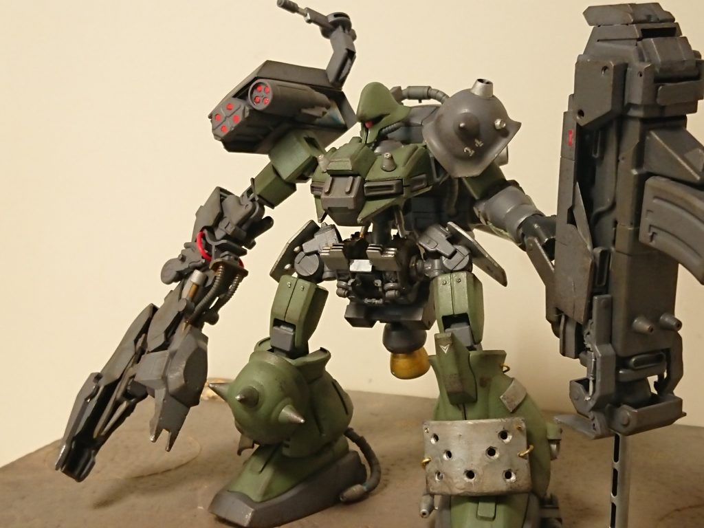 ジオン公国軍残党勢力が一年戦争後に製作したms。本来は作業用として開発されたが、製作段階で実戦に耐えうることは知られていた。某日、連邦部隊の奇襲に際して、msの絶対数の少なさを補うために急遽出撃。戦闘用の調整が不足していたにも関わらず、ジム2機の撃退に成功したことで、本格的に戦力に数えられることとなった。