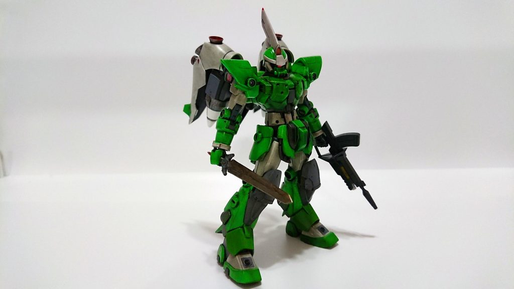 ## 軽装状態
追加装備をパージした状態。
可動域が広くなった為、重力下での格闘戦も可能となっている。