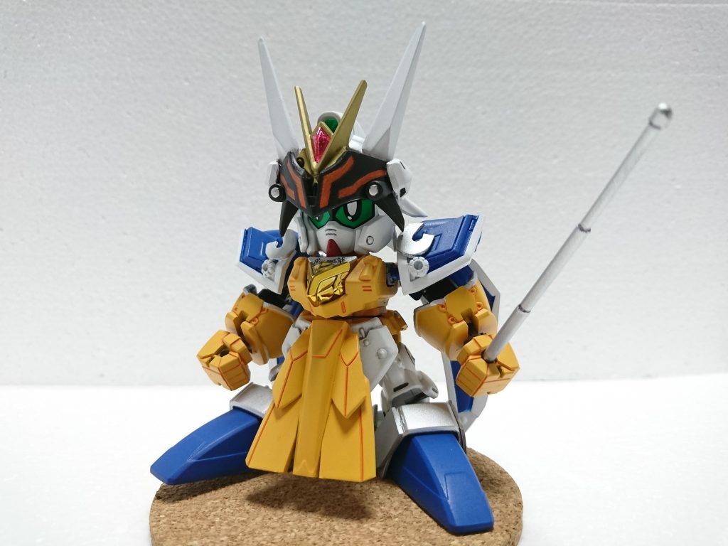 素体はLGBB武者飛駆鳥。漫画版特有のデカ手袋・デカ靴を再現するために孟獲セットの象パーツを使用しています。