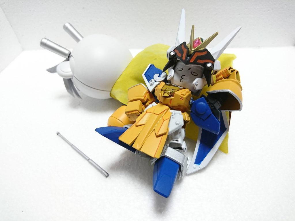 頭パーツを逆にすることで漫画版のだらけたあの顔を再現!