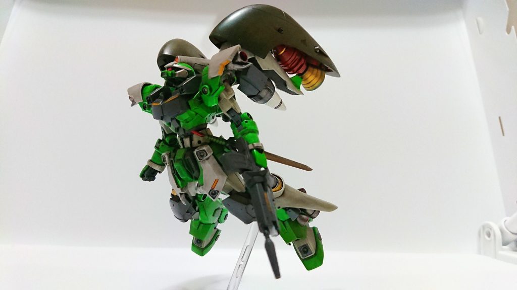 ## 強襲用ブースター
エネルギーを節約するために追加された、アビスの装甲を使用したブースター。火器類を排除し、容量のほとんどを燃料タンクに改造、そこに推力の高いロケットブースターを搭載している。