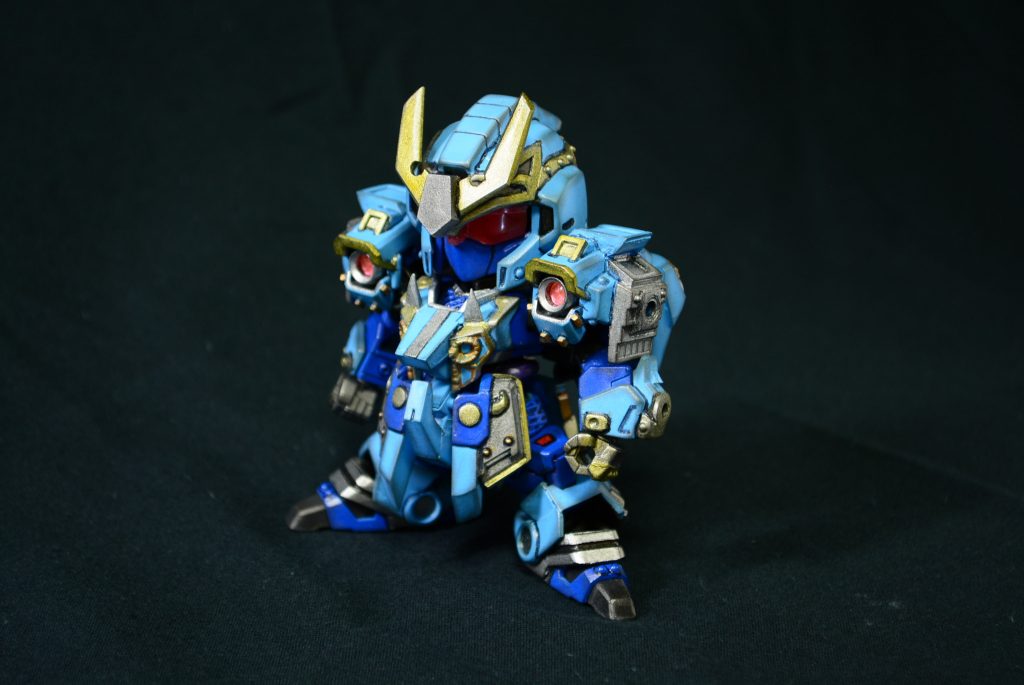 バイザー、肩部クリアパーツは元ネタ同様本気出したら緑になります。