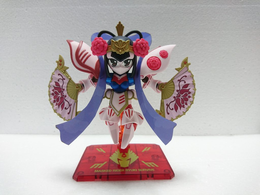 キットのままだと顔が可愛くなかったので眼を描いたりプロポーションを変えたりしてます