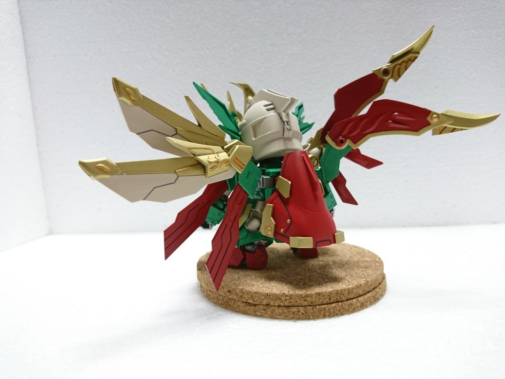 マントを分離してもう片方の翼にしています。