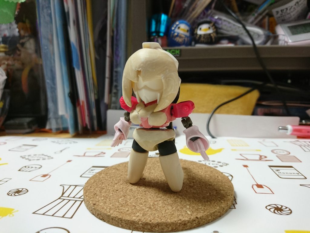 髪の毛とかはまんまパテです。足はホイホイさんからパクりました