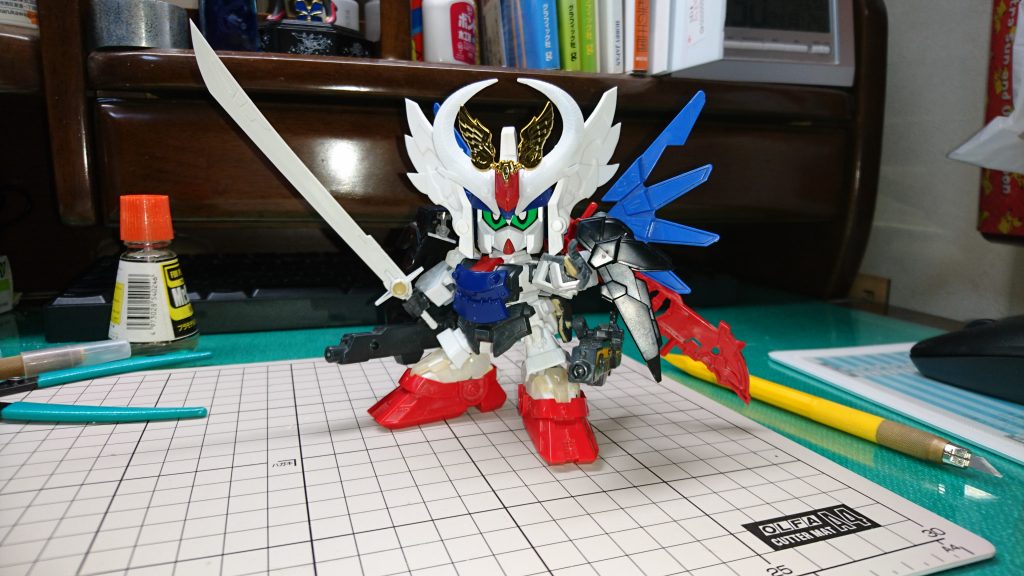 ジャンクとして家に眠っていた武化舞可の鎧を発見したことが、製作のきっかけです。
元の武者列伝キットは、武化舞可の鎧がバラバラに付属するよう販売されていて「集める楽しさ」があったことを覚えています。
(そのお陰で、ちゃんと塗装しないと大将軍が完成しないのですが)