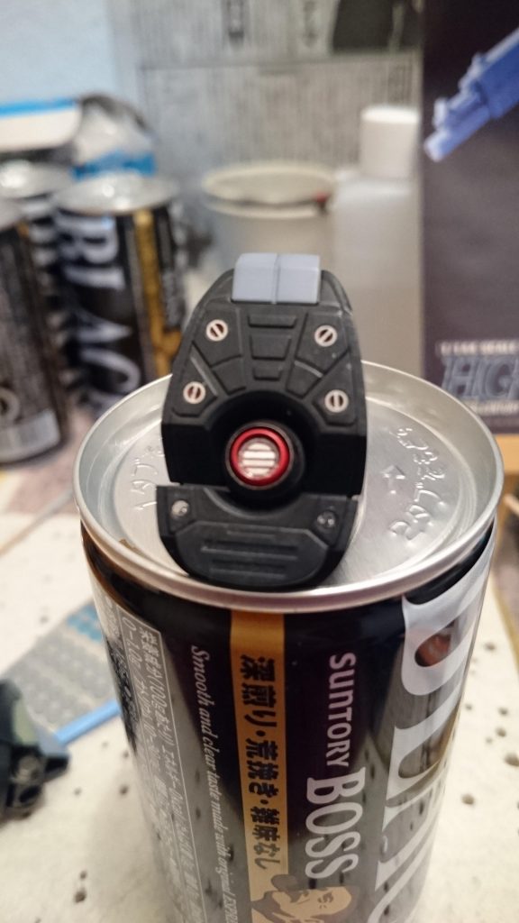 足の裏は市販のステンレスパーツを貼ってます