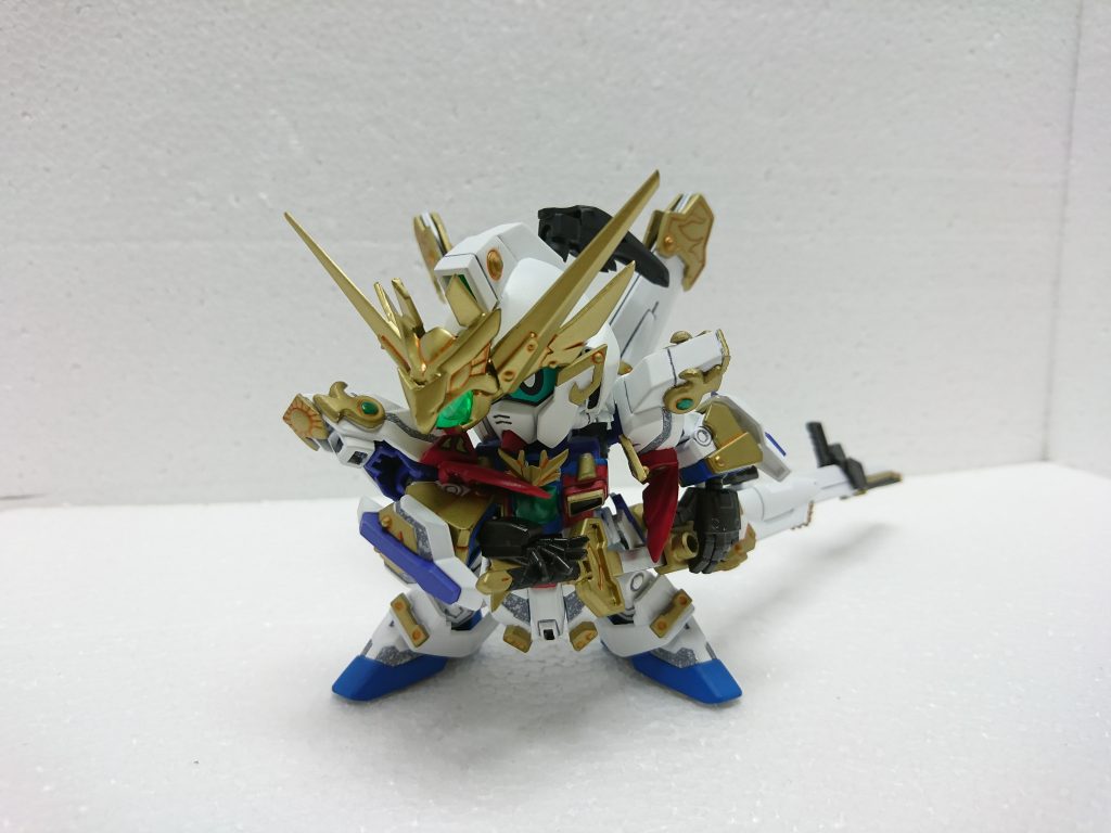 キャノンのアーム可動で抜刀シーンも再現できます。