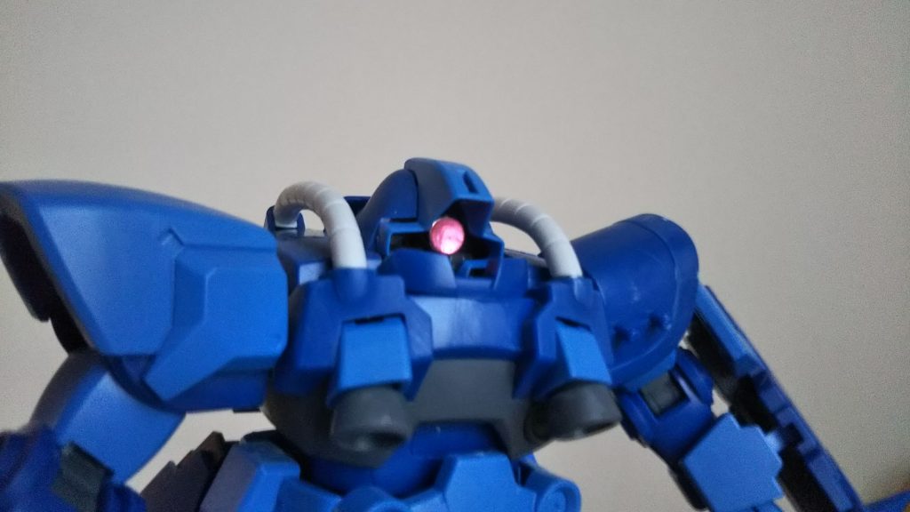 モノアイはシルバーシールにレンズ被せて。