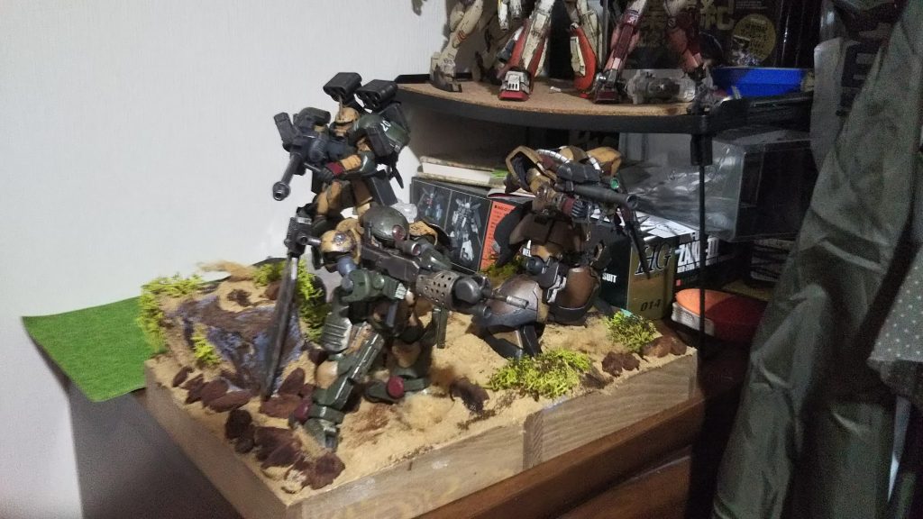 砂漠のコアラ隊–5枚目/制作者：ブルックコバヤン