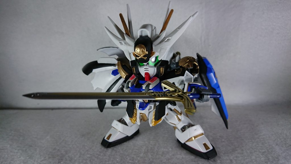 武装「コズミック・カリバーン」
別名:勝利すべき黄金の剣
近距離武装としてはこの一太刀の剣のみである。