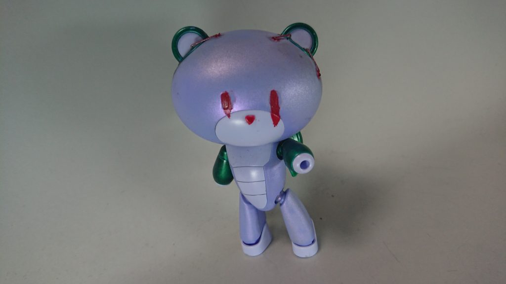 『コワッガイ』
『痛々しいのが欲しい』それだけで出来た作品です。
耳の部分にはホチキスの針が刺さっています。