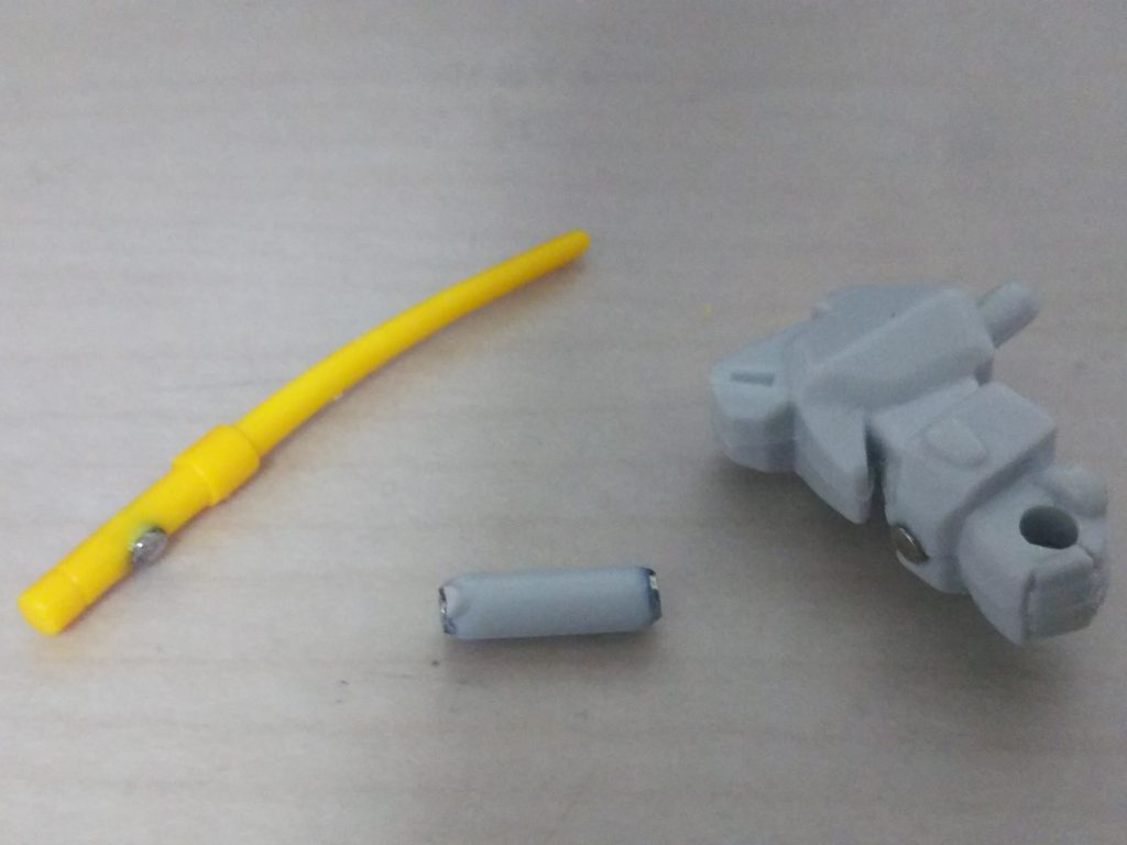 サーベルとランナーの接続部にネオジム磁石を埋め込むのが一番しんどかったです…(^_^;)