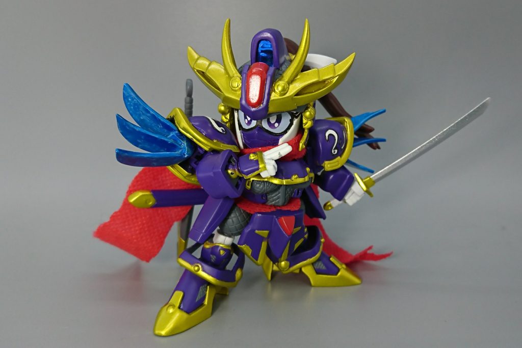 顔を180°回転、放熱フィンをつけてバトルモード
ロリコンの機体がモチーフの妹キャラというのはアクが強い…