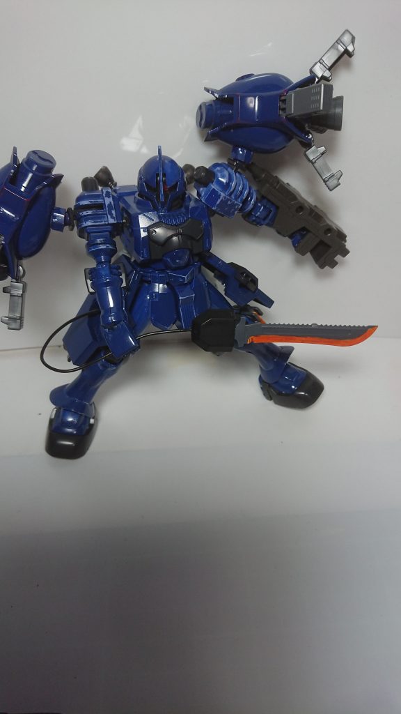 アンカー部分にヒートマチェットを装着して振り回せます。