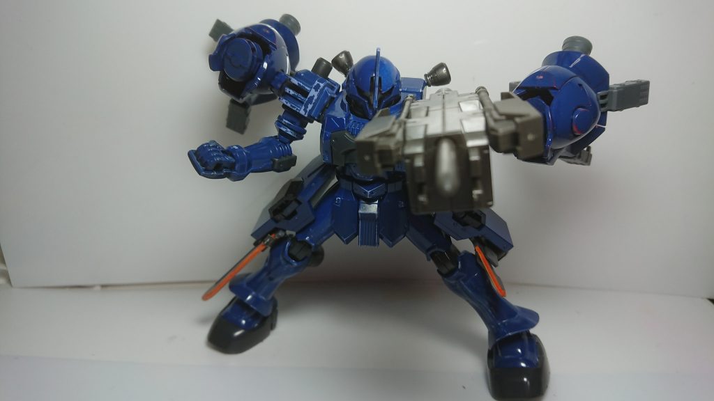 刺突攻撃の邪魔にならないように向きを変えられます