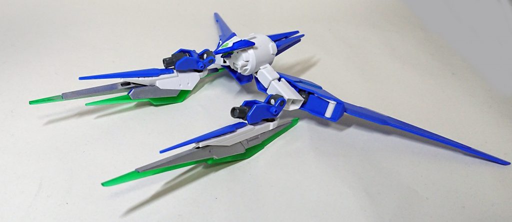 バックパックは支援機としても使用可能。
というかGNドライブ3個ついてる上にソードビットも使えるので、支援機としてはかなりの攻撃力。
その代わり、クアンタ本体はコンデンサ内のGN粒子だけで戦う必要がある。