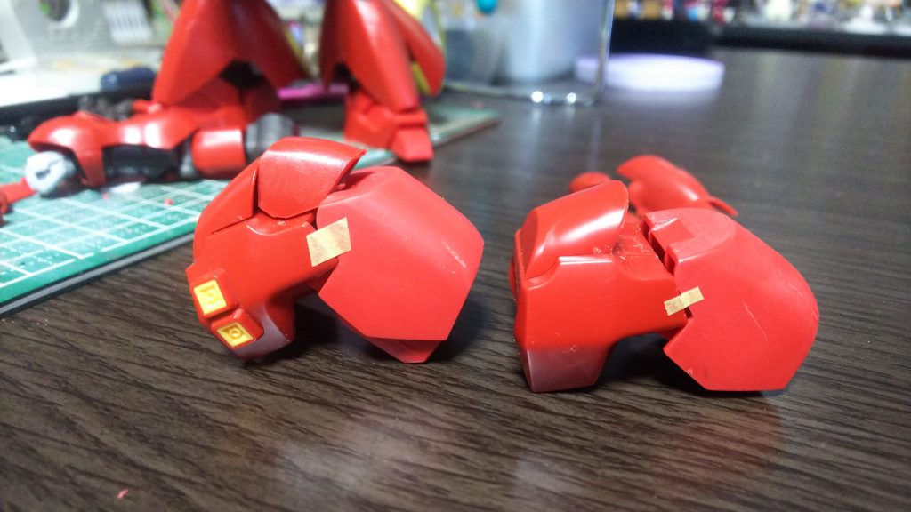 肩は一部シナンジュのパーツを使用して形状を変えています。
こことフロントスカートでかなり印象を変えることが出来たので、良い変更だと思っています。