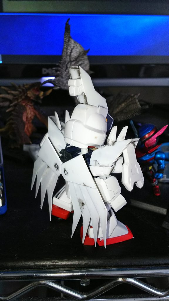 後ろのマントの接続は、最近のバックパックの機構をそのまま流用して取り付けてます