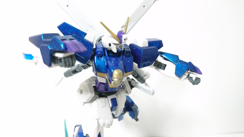 腕部はX3のIフィールドハンドような少しゴツい感じにしました、腕にIフィールドを纏いながら拳で殴る事も可能なイメージです。