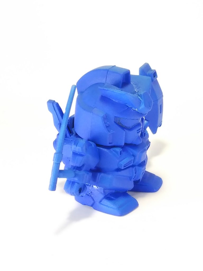 ポーズは固定し、装備を切り取る前のガシャポン戦士を再現しています。
ビームサーベル、ランナー、シールドは全てネオジム磁石で脱着可能です。