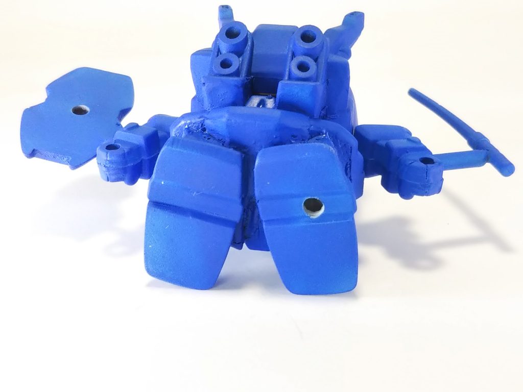 アンテナ裏やスカートの中、胴体とランドセルの間などをパテで埋めて、「ムク感」を出せるよう頑張りましたw
足の裏に刻印する予定でしたが忘れてました…