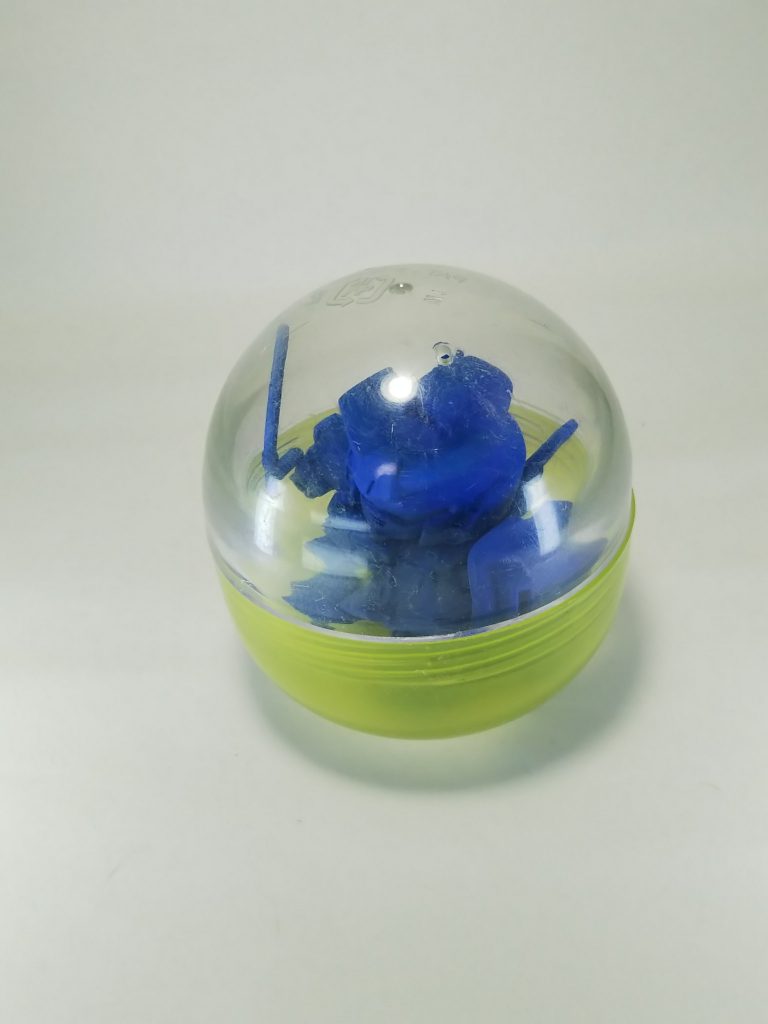 バンダイの昔の200円カプセルに収納できますw
