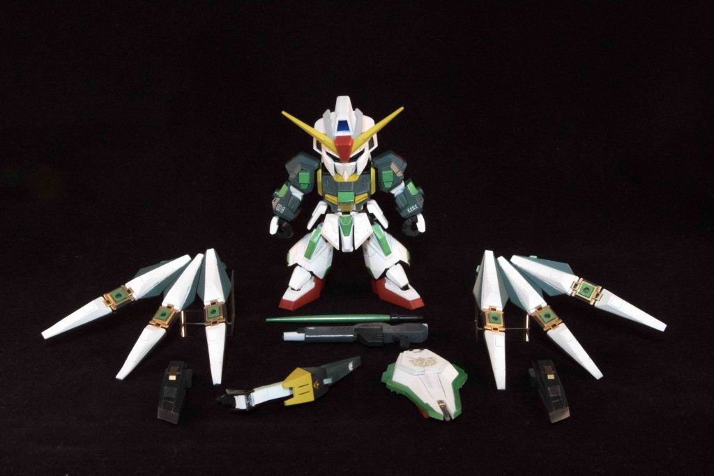 制作は機体、ファンネル、ライフル、サーベル、シールドです。