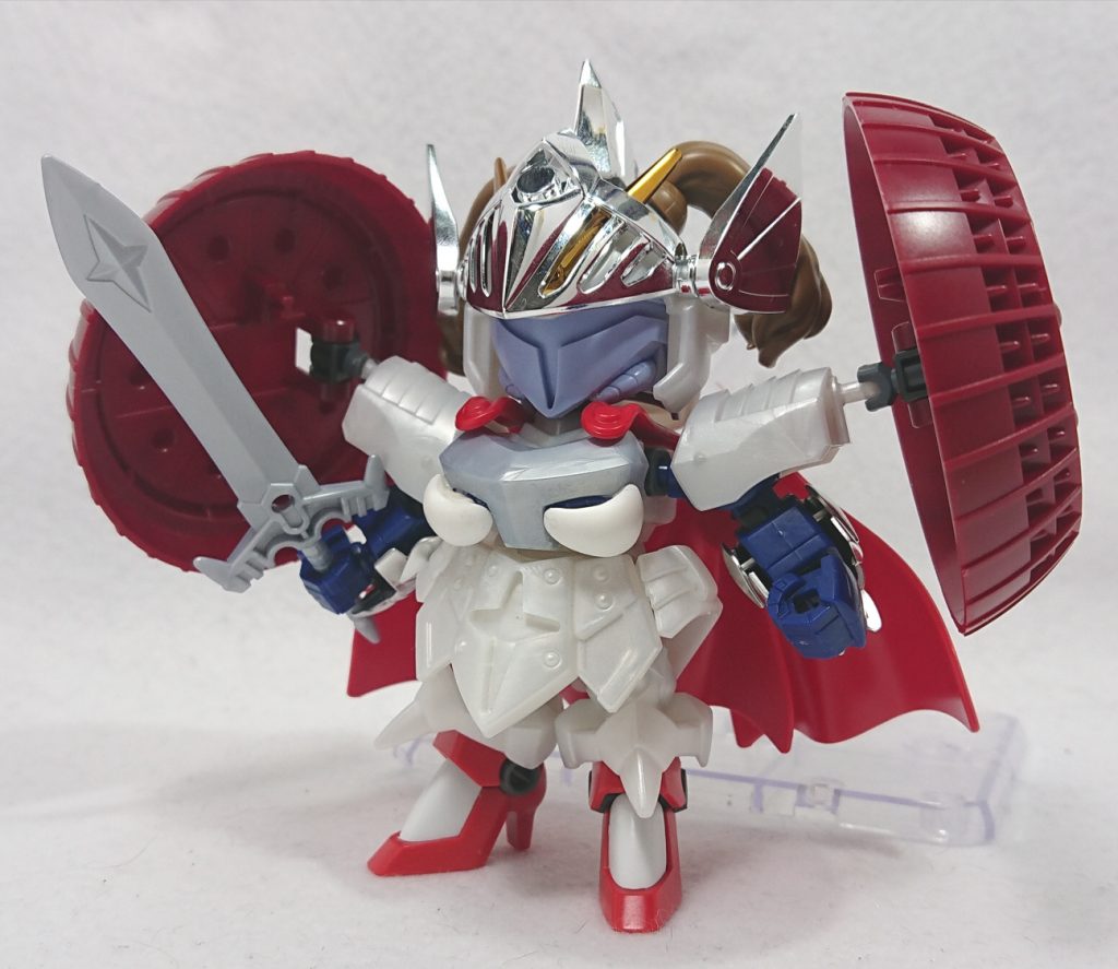 各パーツをざっくりと合わせた状態。
胸パーツはPLUMのアニマルアクセサリーの耳パーツを芯として使っています。
バーサルソードは鞘を腰につけるとマントと干渉してしまうのでお蔵入りに…。