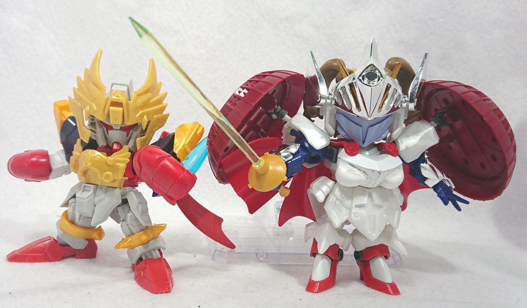 塗装直前のバランス確認も兼ねて撮ったもの。
左のガンダムは…次回を待て!(次の制作も頑張りますの意)