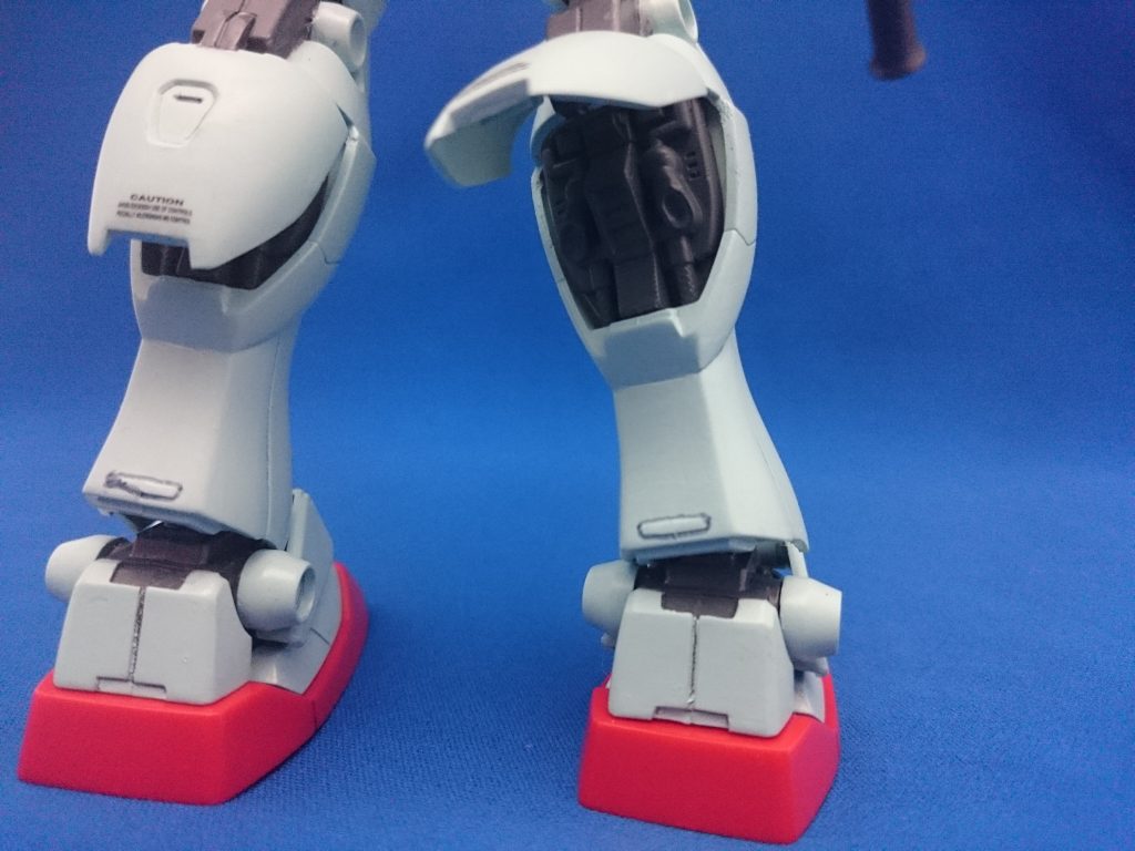 塗り分けられていない部位は面相筆で