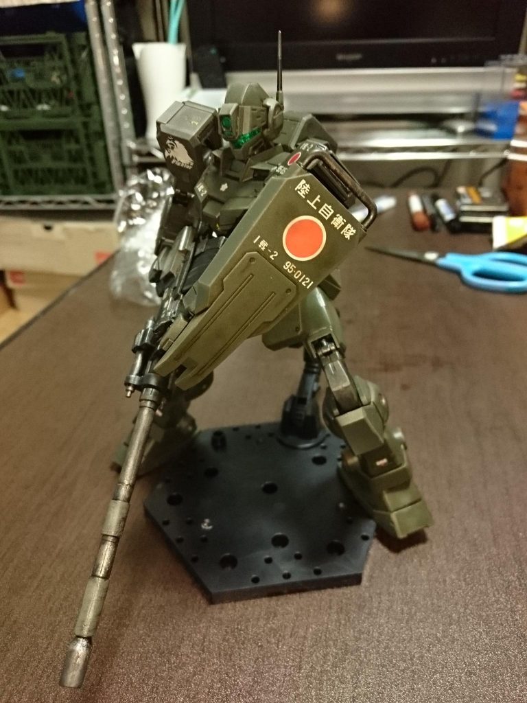 メインのデカールは戦車とヘリから流用