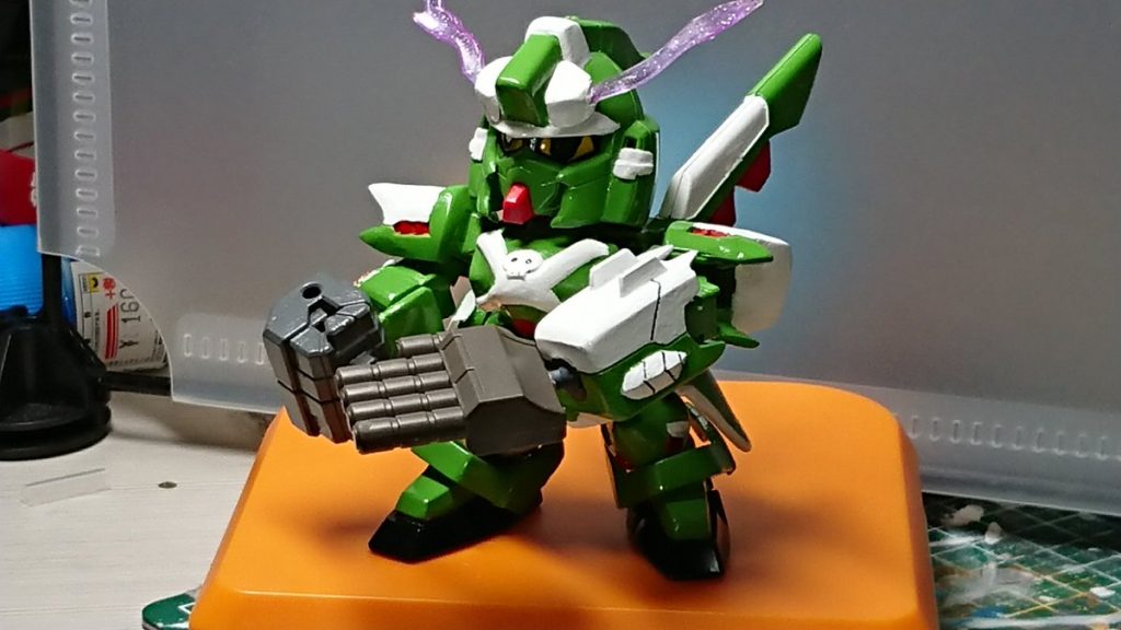 BB戦士名物のパーツ差し替えによる、BB戦士オリジナル武器のファントムショックパンチ&ファントムショックチョップ