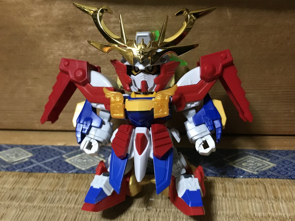 ここら辺であらかたの形が決まった感じでした。號斗丸と違いを出したいといいながら號斗丸のつの飾りを使ってる矛盾