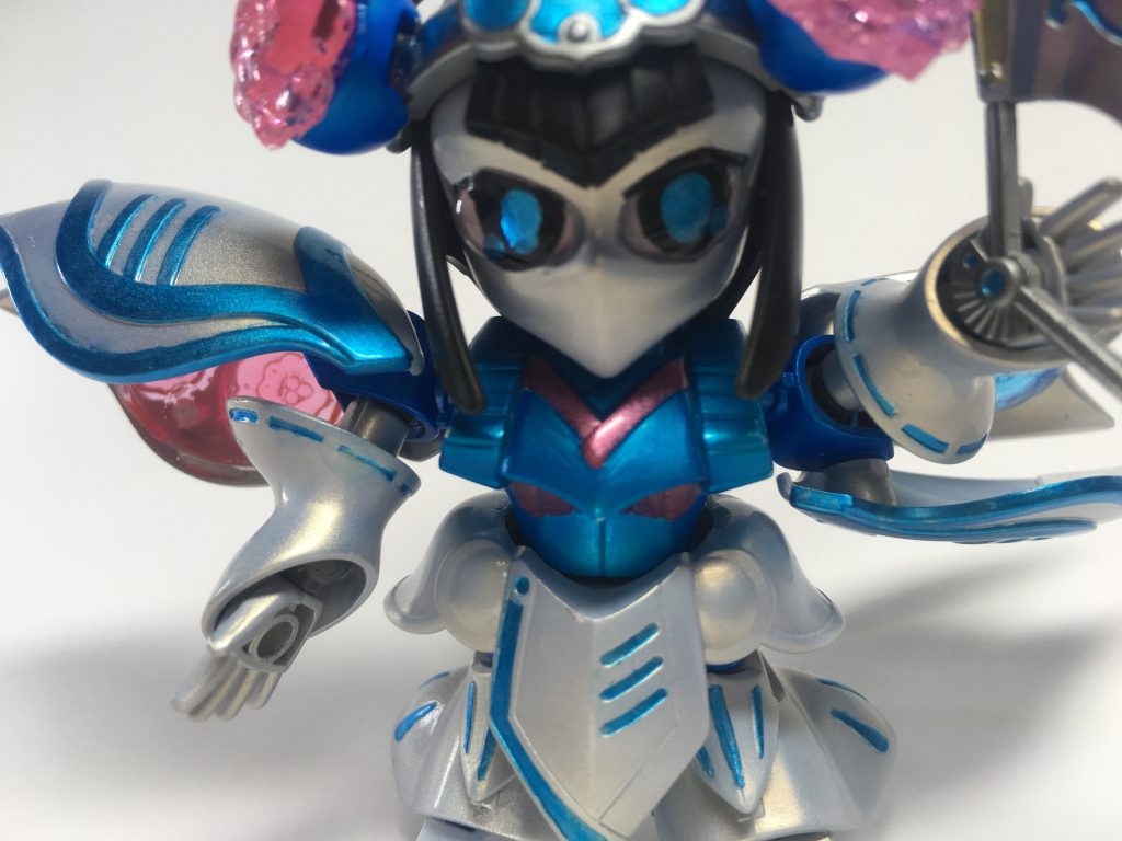 眼をくり抜きドールアイ化の容量でレジンコーティングしてみました。