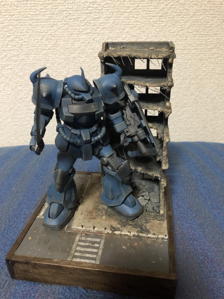 グフカスタム市街戦–3枚目/制作者：みつあき