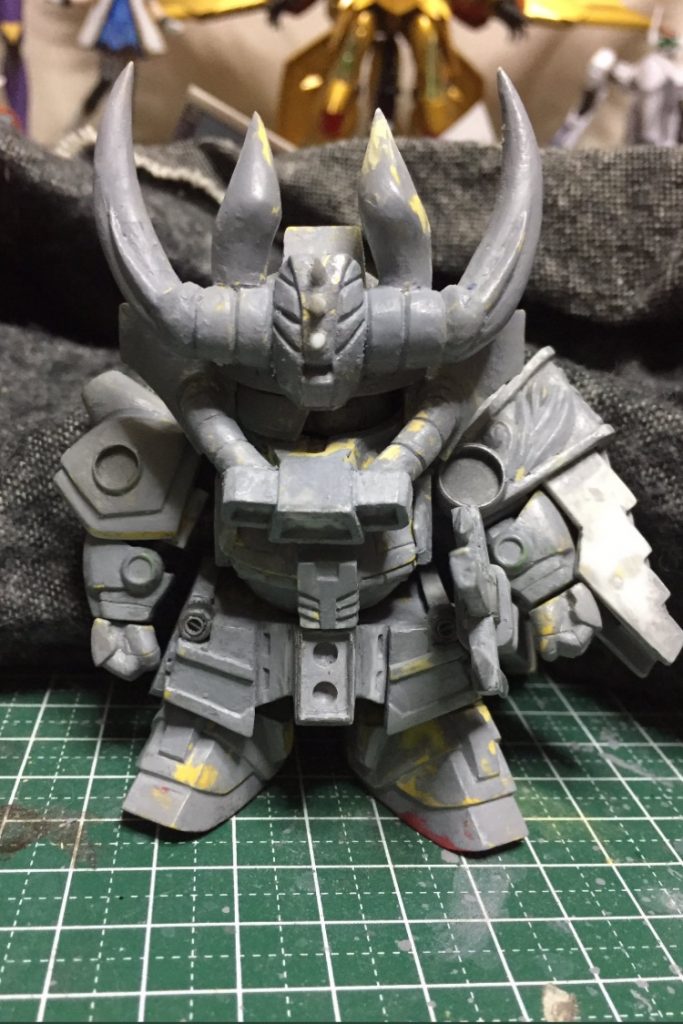 前腕はBBザクから足は跡形も残ってませんが烈火武者、頭はジョニーライデンザク、兜は跡形も残ってませんが精太から取ってきました。後はプラ板とパテ等で、です。